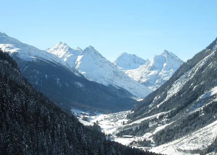 Petra アパート *